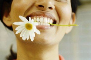 Чем опасна для зубов жевательная резинка 