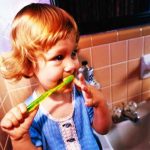 Правила гигиены полости рта, учим ребенка чистить зубы