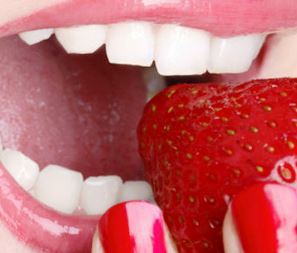 Природные средства для отбеливания зубов