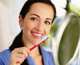 Зубная паста со фтором поможет устранить налет на зубах