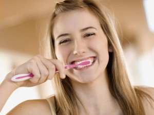 Отбеливающая паста и правильная диета после отбеливания зубов