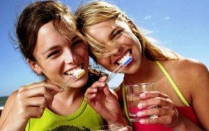 Уход за зубами после отбеливания