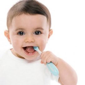 Детская зубная щетка для вашего малыша