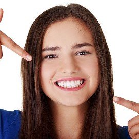 Отбеливание зубов при помощи набора Hollywood Smile